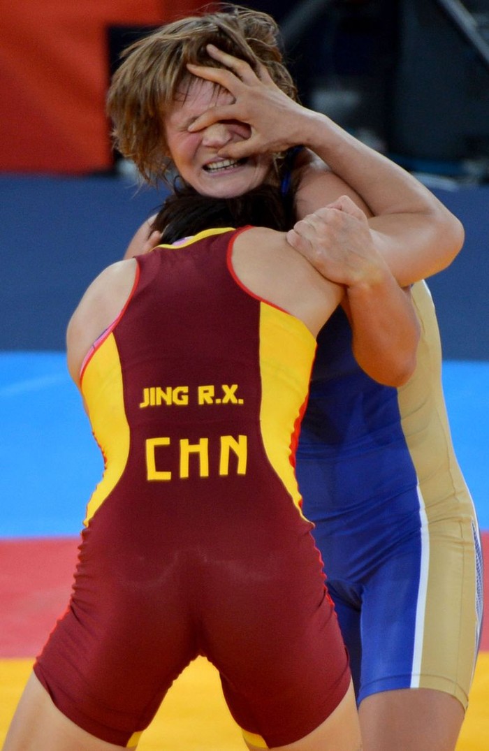 Trận bán kết môn vật tự do hạng cân 63 kg giữa Jing Ruixue của Trung Quốc và Lubov Volosova của Nga.